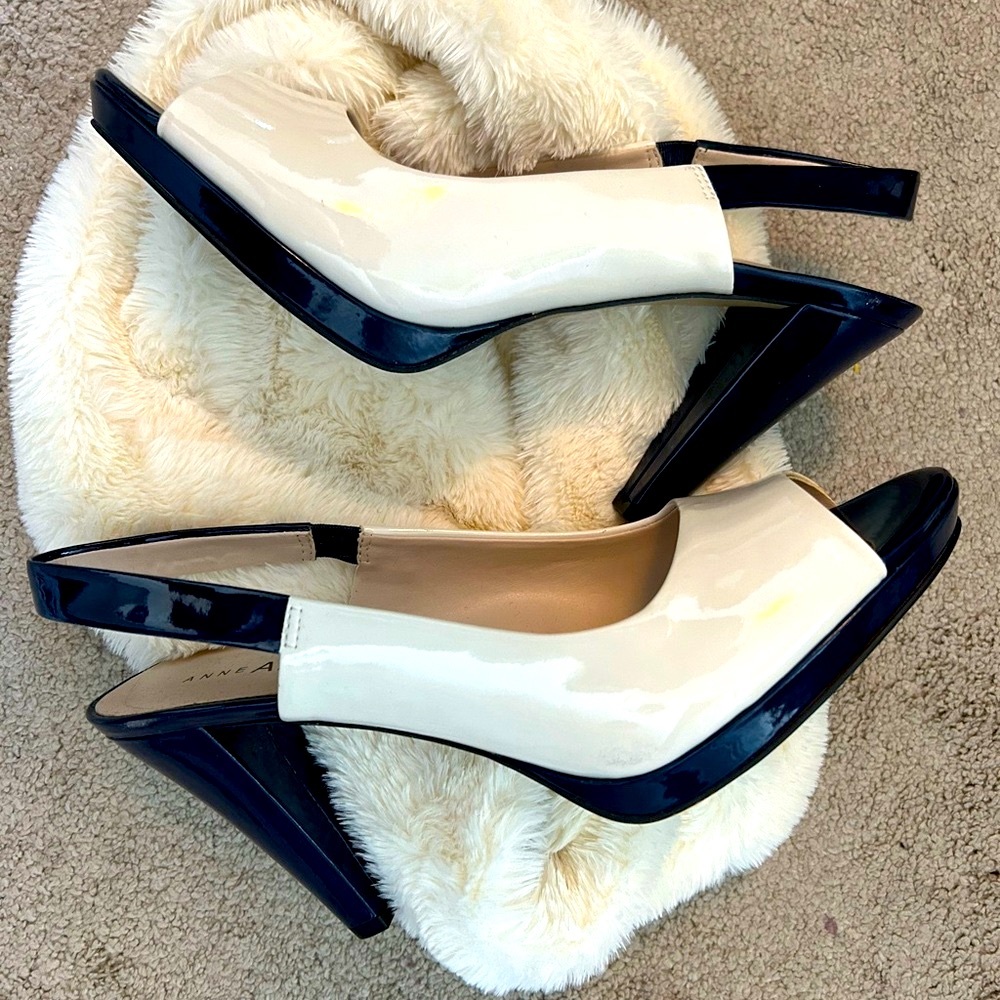 SHOES Bargain fashionista; meet your new BFF.Shop the closet🔥fashion designers…